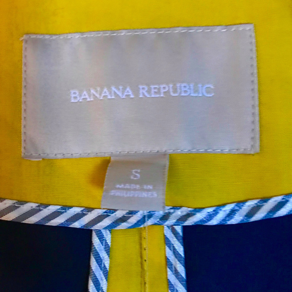 Banana Republic Rain Jacket - Picture 3 of 7